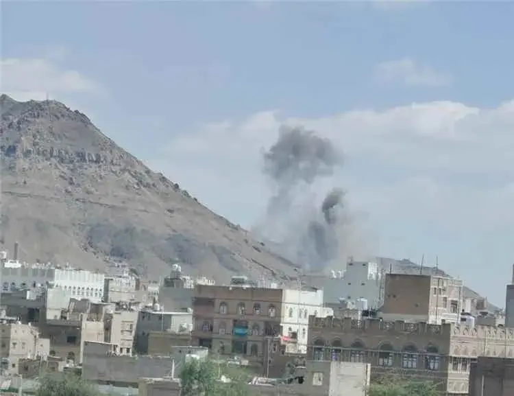 غارات جوية تهز صنعاء وانفجارات في مواقع حوثية