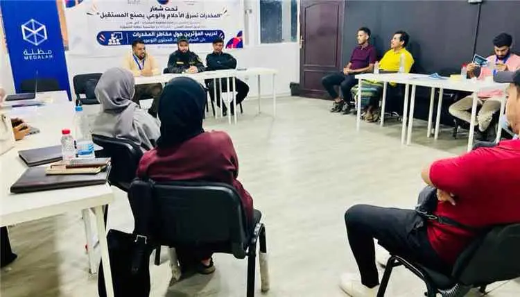 مدير مكافحة المخدرات بعدن يلتقي نخبة من الإعلاميين والناشطين لتعزيز التوعية بمخاطر المخدرات