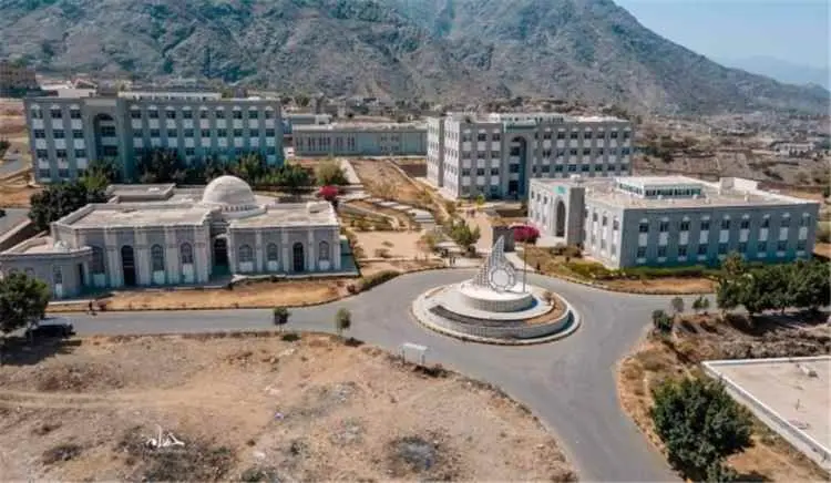 تعز تعلّق الدراسة الجامعية والمدرسية مؤقتاً.. قرار...
