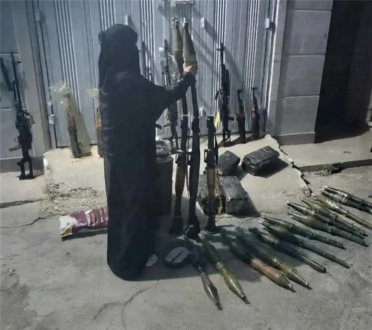 نساء تعز يتحركن لدعم الجبهات.. مبادرات لجمع الأموا...