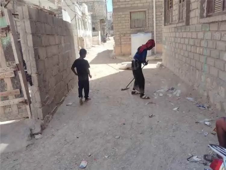 مشروع نظافة مديرية مدينة المكلا ينفذ حملة نظافة مكثفة في أحياء المكلا القديمة