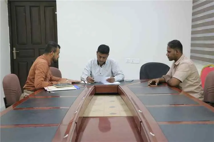 مدير عام الشحر يتابع احتياجات مستشفى الشحر العام و...