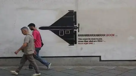جدارية لمسيرة "شاهد" تحمل رسالة تهديدية للإمارات ق...
