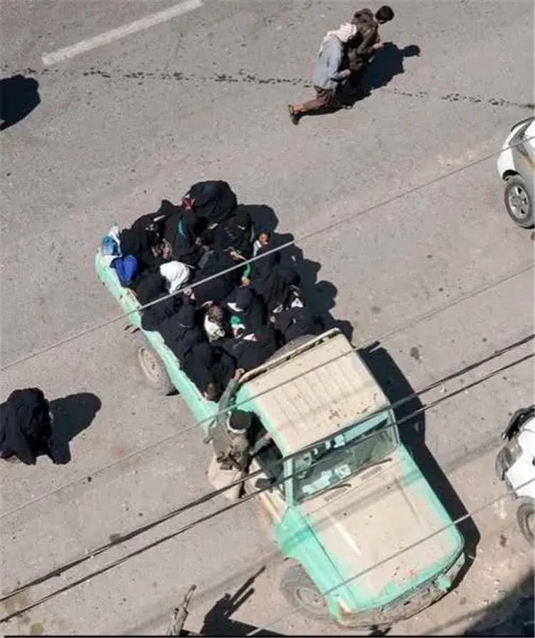 «الزينبيات» تكثف حملات الاستقطاب في أحياء صنعاء