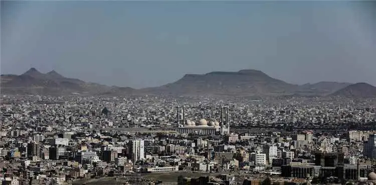 رويترز:القوات المسلحة اليمنية تعلن تنفيذ ضربات ضد الحوثيين في صنعاء