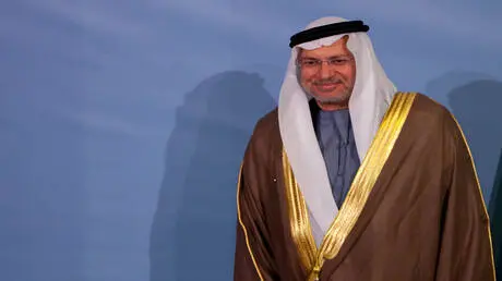 قرقاش: الإمارات متمسكة بالحل السلمي لقضية الجزر ال...