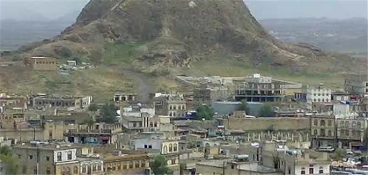 لغم أرضي يصيب طفلة أثناء توجهها إلى مدرستها في الض...