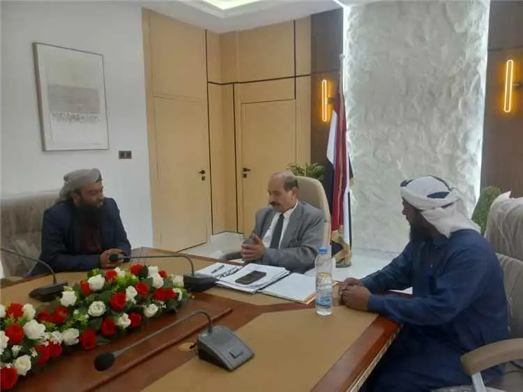 أوقاف شبوة تبحث مع القائم بأعمال المحافظ تفعيل دور المساجد في التوعية ودعم الجبهات