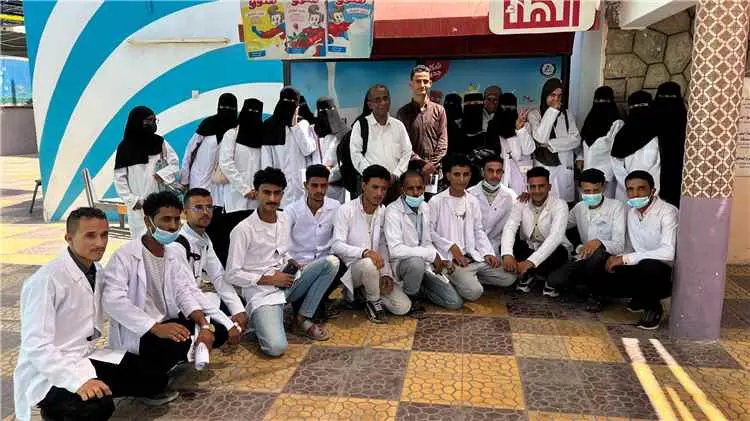 طلاب تمريض جامعة عدن ينفذون نزولًا توعويًا بمدرسة...