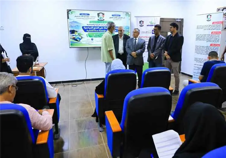 رئيس جامعة عدن يتفقد امتحانات المفاضلة على منح «صل...
