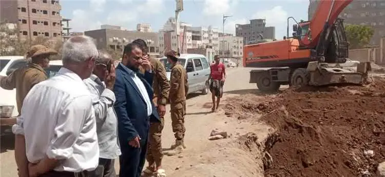 اليزيدي يتفقد أعمال إعادة تأهيل الصرف الصحي ببلوك...