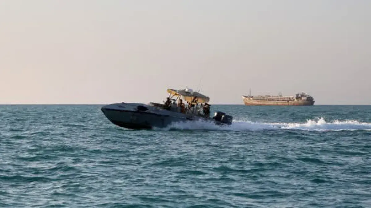 حادث بالقرب من المخا: انفجارات بالقرب من ناقلة نفط...