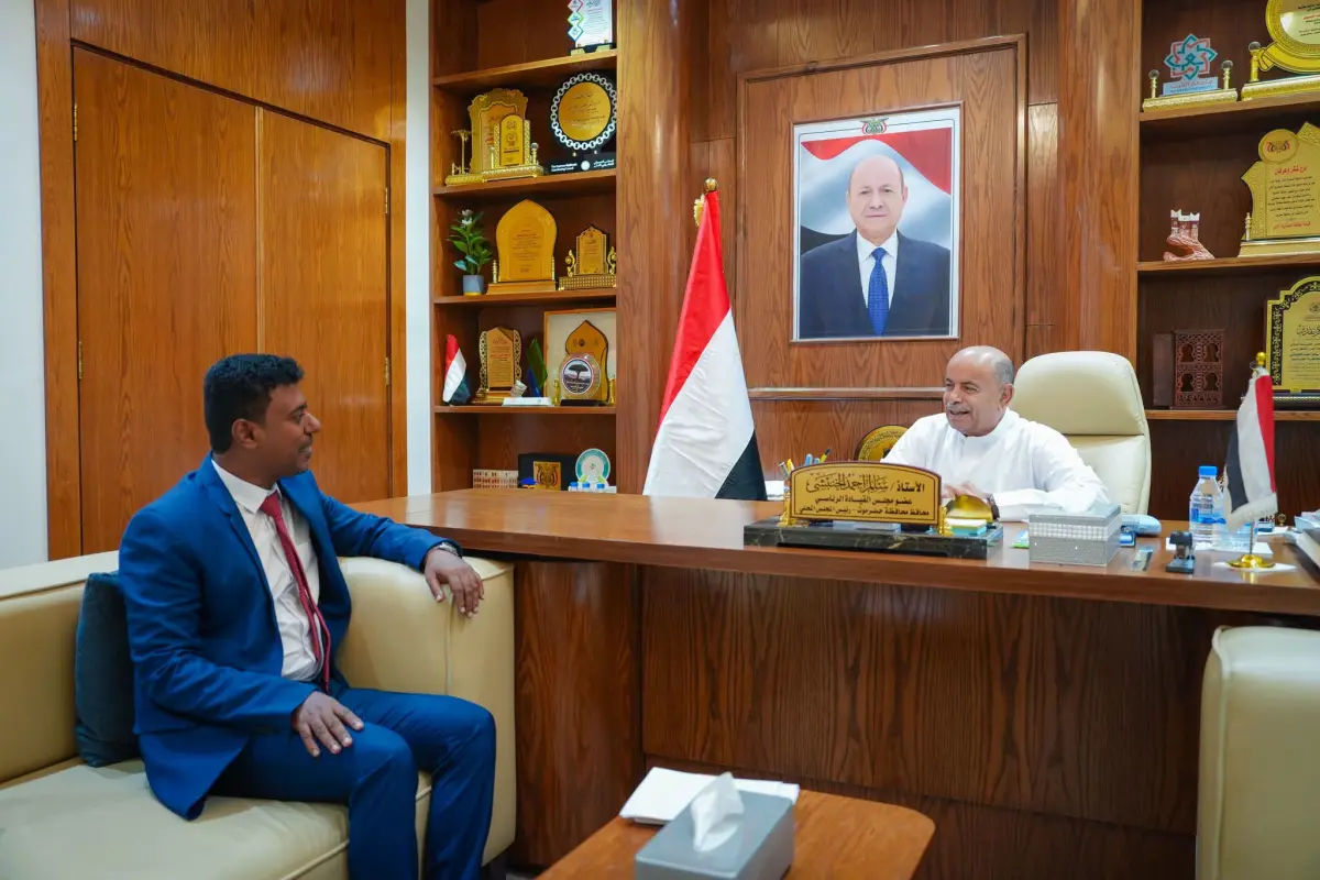 عضو مجلس القيادة محافظ حضرموت يبحث مع المدير العام...