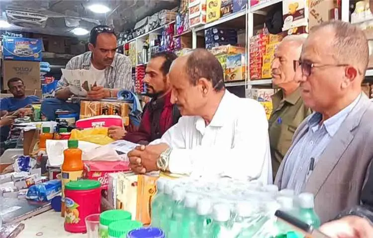مكتب الصناعة والتجارة بتعز يكثّف الرقابة على الأسع...