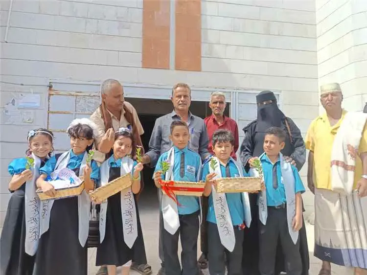 للعام الثاني تلاميذ المجد بلحج يجسدون الوفاء للمعل...
