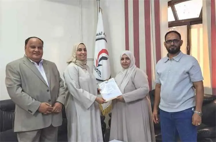 الهيئة الوطنية العليا لمكافحة الفساد تتسلم إقرار الذمة المالية لعضو اللجنة العليا للمناقصات والمزايدات الدكتورة ابتهاج الكمال