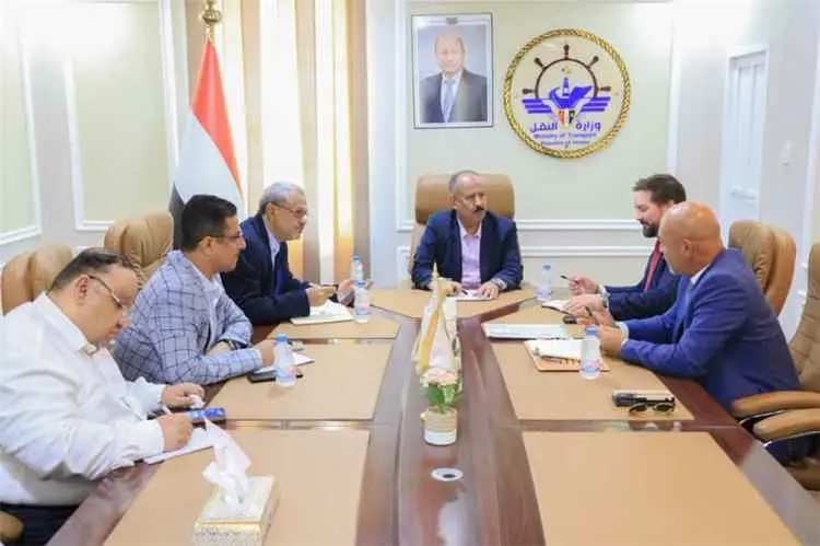وزير النقل يبحث مع شركة "فالار" الامريكية ترتيبات المرحلة الثانية لمشروع تعزيز أمن الطيران المدني