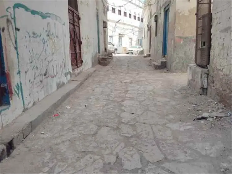 مشروع نظافة مديرية مدينة المكلا يواصل تنفيذ حملات النظافة الميدانية في حي الشهيد