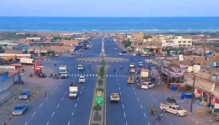 فرار جماعي لقيادات الحوثي وخبراء إيرانيين من المخا...
