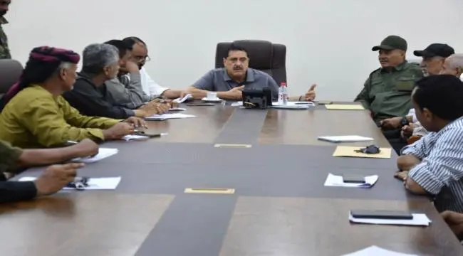 مدير أمن عدن يوجّه بالانتقال للعمل الوقائي الاستباقي ورصد المباني المهجورة.
