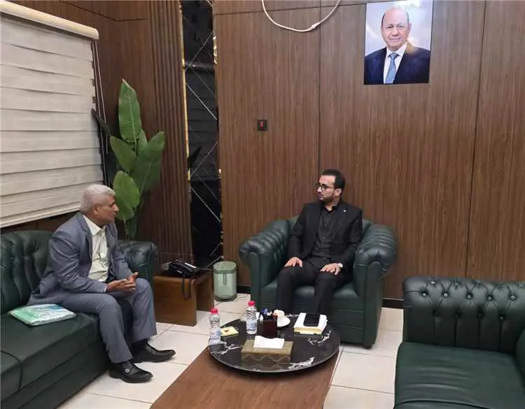 وزير الخدمة المدنية يؤكد أهمية متابعة أوضاع الموظف...