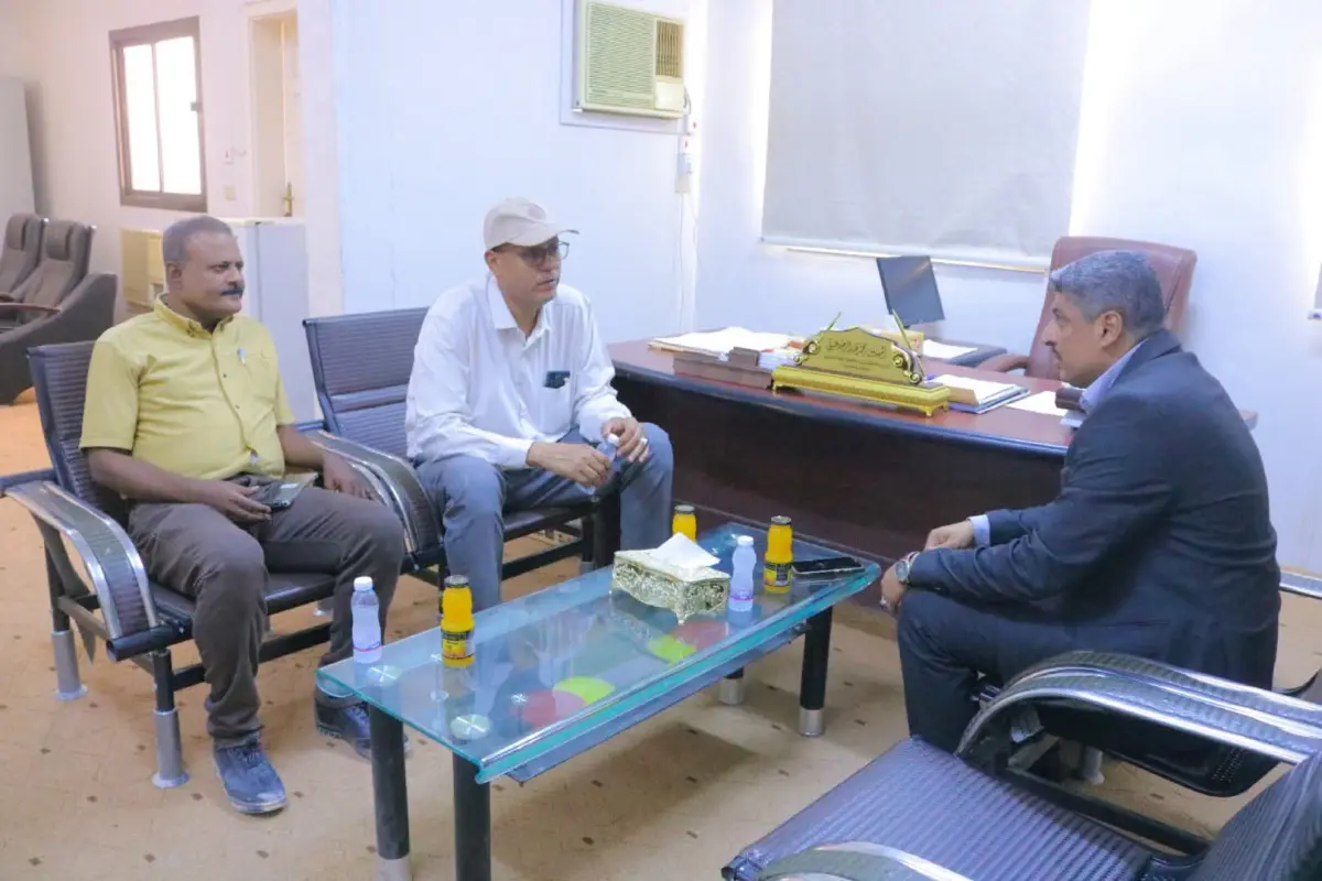 مدير عام سيئون يناقش مع مدير عام الأشغال العامة والطرق أوضاع الخدمات والمشاريع بالمديرية