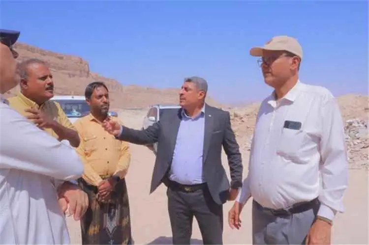 مدير عام سيئون يطلع ميدانيا على حجم الاعتداءات وال...