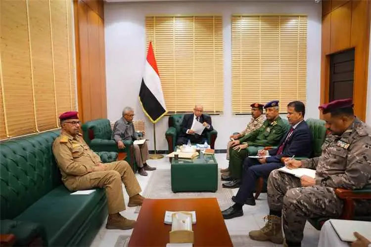 اللجنة الأمنية بحضرموت تناقش تعزيز الإجراءات الأمنية ورفع الجاهزية في ظل التطورات الراهنة
