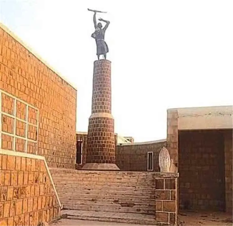 مدير عام ردفان يوجه بصرف الحافز الشهري للمعلمين