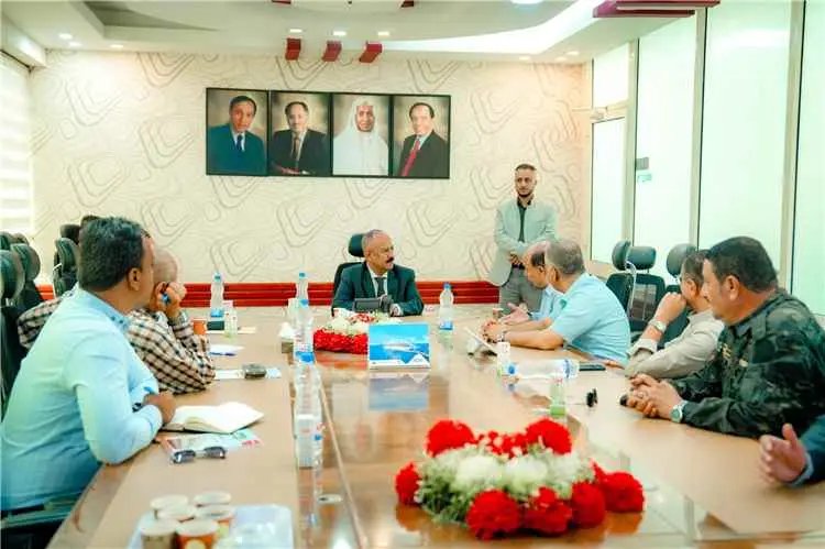 الوزير العُمري يشدد على سرعة الاستجابة لأي متغيرات تهدد حركة النقل والإمداد