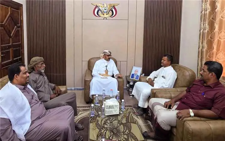 التميمي مدير عام مصلحة شؤون القبائل يلتقي لجنة الزواج الجماعي لآل باجري ويشيد بمبادراتها ويدعو لتعميم التجربة بين عموم القبائل