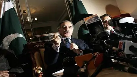 رئيس الوزراء الباكستاني يحذر حركة "الإنصاف": سياسة...