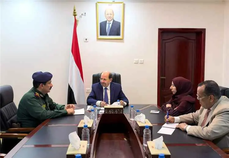 رئيس الوزراء يعقد اجتماع في عدن لمناقشة مستجدات عملية "فجر اليمن" وتعزيز جاهزية أجهزة الدولة الأمنية والسياسية