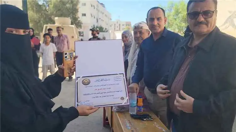 مدير عام البريقة: يكرم أوائل الطلاب والمعلمين بمدرسة أبو حربة للتعليم الأساسي