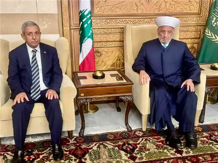 سفير اليمن يبحث مع مفتي لبنان تطورات الاوضاع في ال...