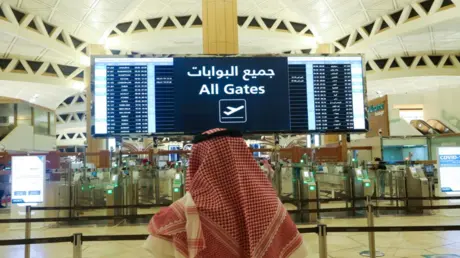 الحوثيون يعلنون شن هجمات على مطارات بالسعودية والت...