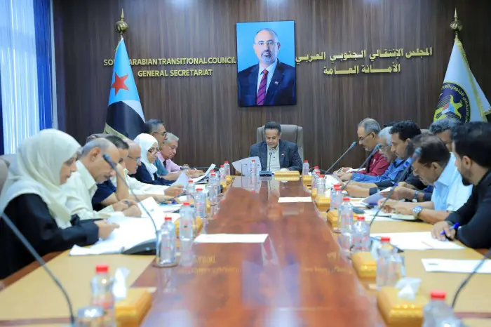 الانتقالي يبحث تحضيرات مليونية التعبئة ويندد بتجاو...