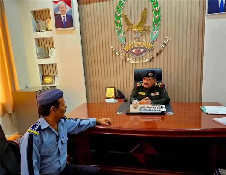 مدير عام شرطة شبوة يناقش آليات تنظيم حركة المرور و...
