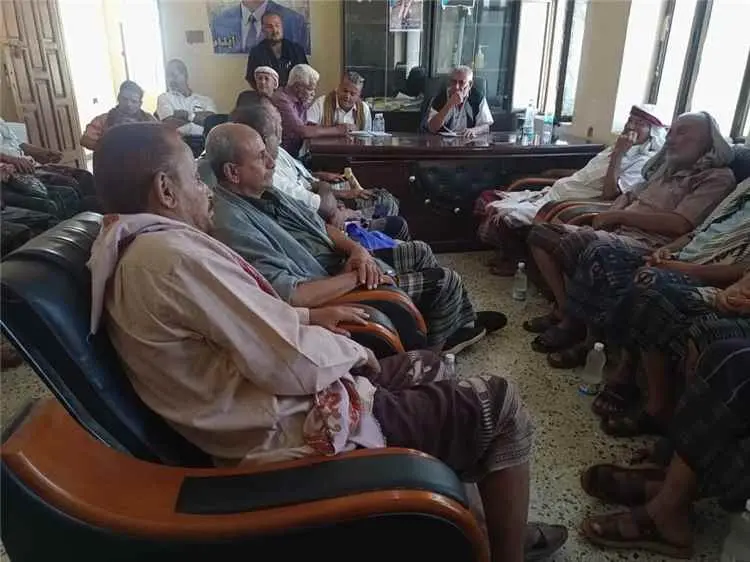 مدير عام الملاح يعقد اجتماعاً موسعاً مع مشائخ وأعي...