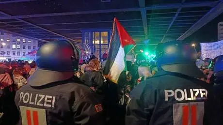 الشرطة الألمانية توقف مظاهرة مؤيدة للفلسطينيين في...