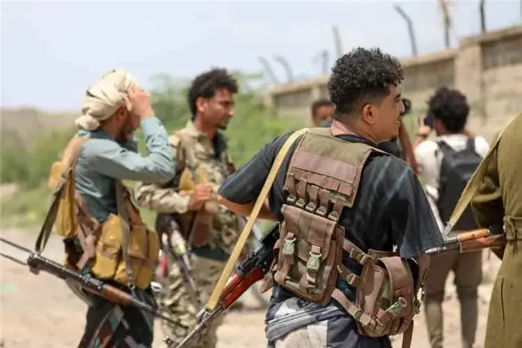 حملة حوثية لمصادرة أجهزة «ستارلينك» في مدينة الترب...