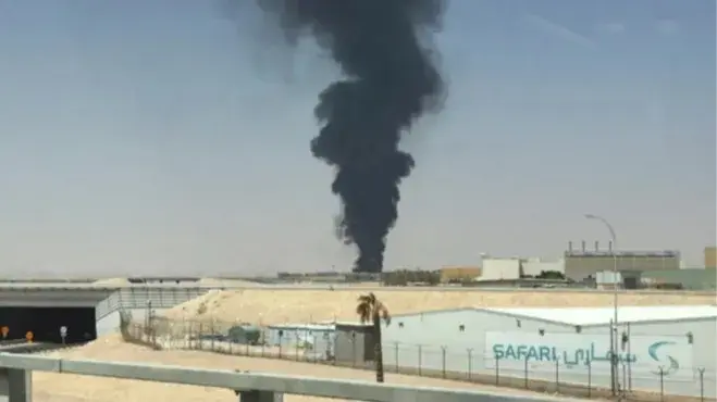 سماع دوي ثلاثة انفجارات بالرياض والحوثيون يعلنون استهداف مطار الملك خالد الدولي بصاروخ باليستي