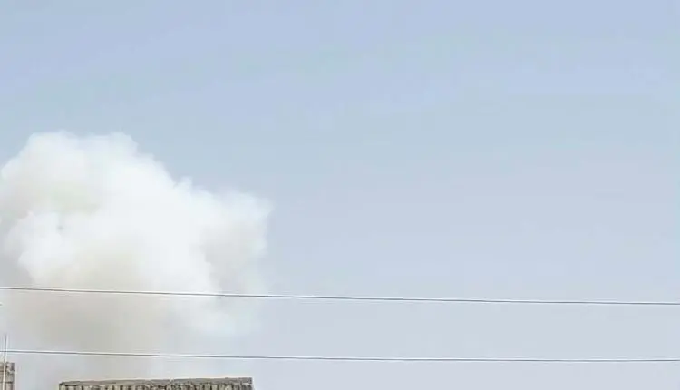 عاجل: قصف جوي يستهدف مدينة الحديدة وتصاعد كثيف لأعمدة الدخان