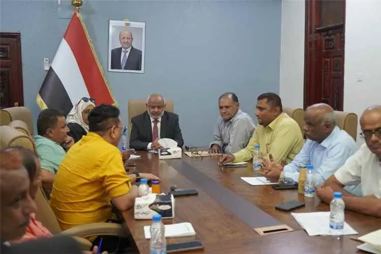 محافظ الحديدة يبحث مع المنظمات الإنسانية الاحتياجا...