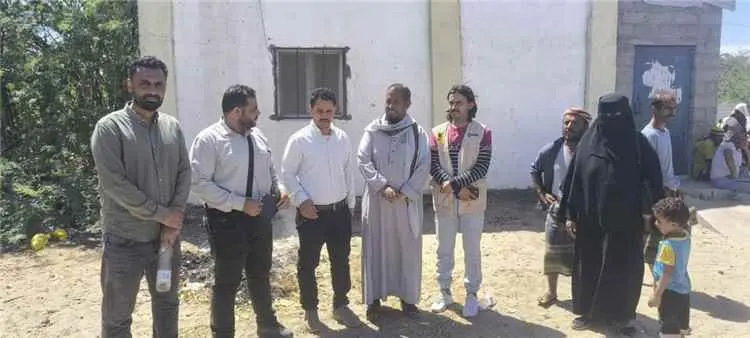 مدير عام خنفر «اليوسفي» يتفقد الوحدة الصحية وأوضاع النازحين في منطقة القرنعة بالكود