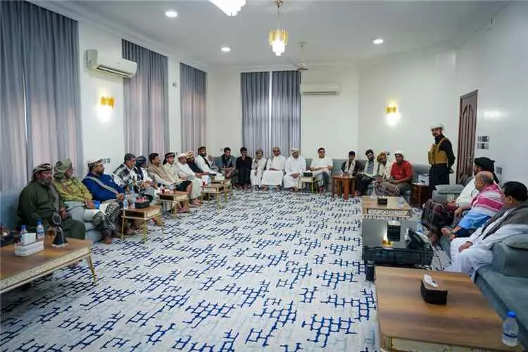 الخنبشي يؤكد أهمية توحيد الجهود وتعزيز التعاون والتكامل بين أبناء المحافظات
