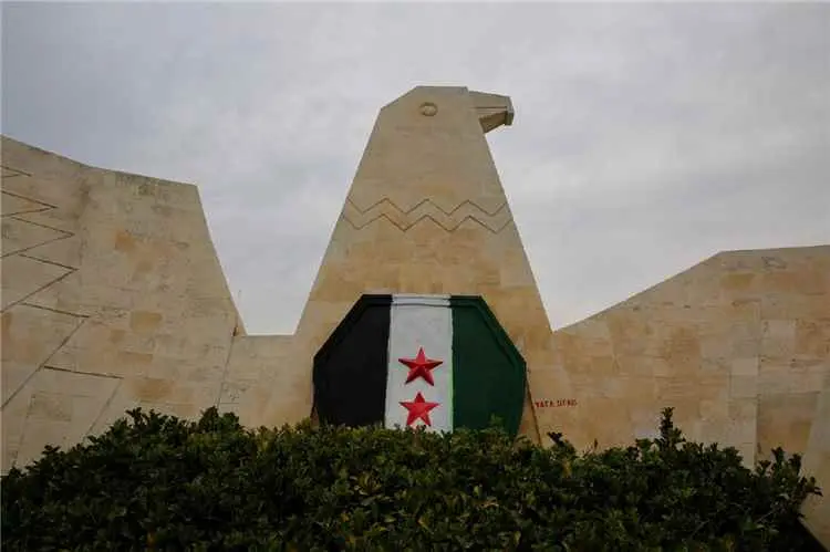 دمشق تدين هجمات الحوثيين على مطاري أبها والملك خال...
