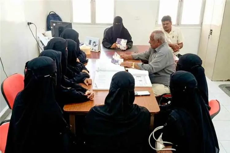طالبات قابلة مجتمع بمعهد الشحر يلامسن واقع العمل الصحي في برنامج التحصين