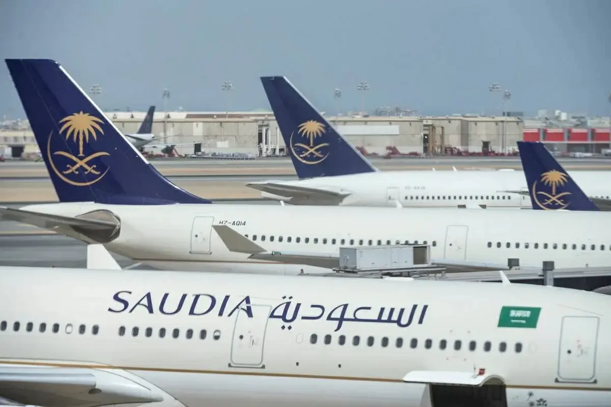 مقتل 3 سعوديين في هجومين على مطار الملك خالد الخميس