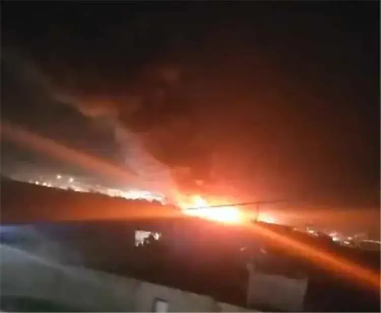 ضربات جوية تطال مواقع حوثية وتحذير من التحليق في الأجواء السعودية